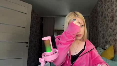 Lola online show from February 20, 11:11 am