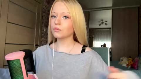 Lola online show from March 15, 12:33 pm