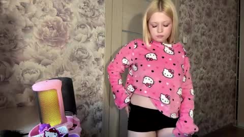 Lola online show from April 1, 1:41 pm