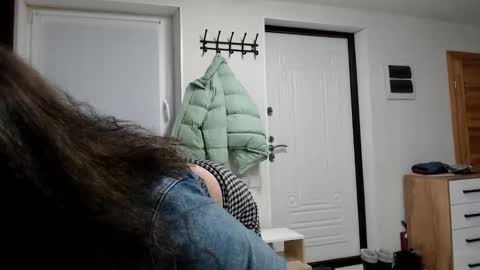 Della online show from February 25, 1:43 pm