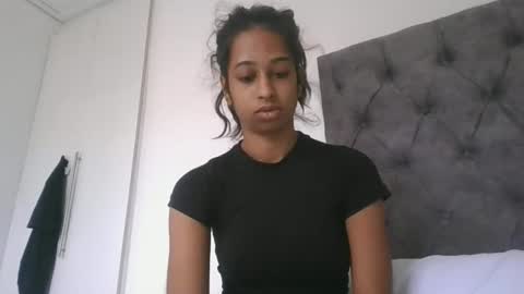 Snapshot of indanbella19 chatting on April 18, 4:49 am indanbella19 online show from April 18, 4:49 am