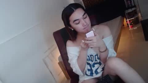 indestructabletrixie online show from March 4, 11:00 pm