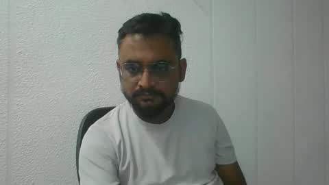 Snapshot of indian1433 chatting on November 27, 4:25 am indian1433 online show from November 27, 4:25 am