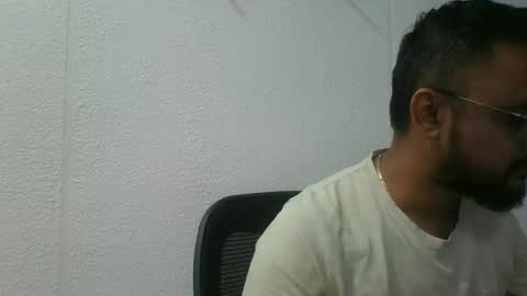 Snapshot of indian1433 chatting on November 28, 4:26 am indian1433 online show from November 28, 4:26 am