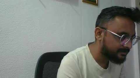 Snapshot of indian1433 chatting on December 4, 4:33 am indian1433 online show from December 4, 4:33 am