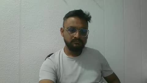 Snapshot of indian1433 chatting on December 15, 4:17 am indian1433 online show from December 15, 4:17 am