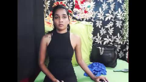 Snapshot of indian_leah chatting on December 15, 6:17 am leah online show from December 15, 6:17 am