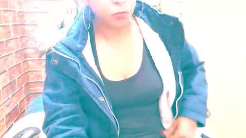 Snapshot of indian_spice_girl chatting on May 1, 7:24 am indian_spice_girl online show from May 1, 7:24 am