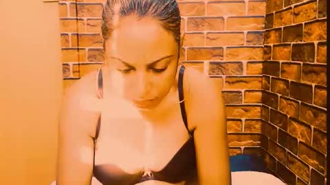 Snapshot of indian_spice_girl chatting on June 5, 7:36 am indian_spice_girl online show from June 5, 7:36 am