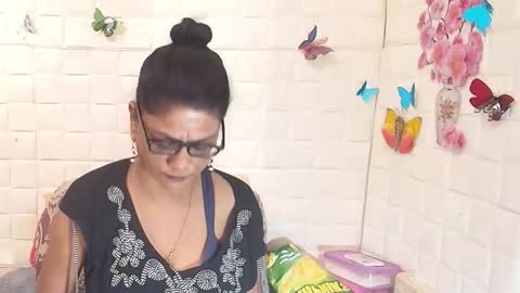 Snapshot of indianallure chatting on November 10, 5:28 am Femiez online show from November 10, 5:28 am