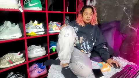 Snapshot of indianbeauty27_ chatting on May 16, 7:38 am Nikki online show from May 16, 7:38 am