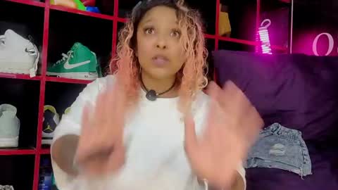 Snapshot of indianbeauty27_ chatting on July 18, 6:23 pm Nikki online show from July 18, 6:23 pm