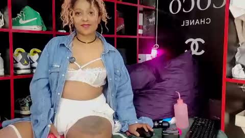 Snapshot of indianbeauty27_ chatting on July 26, 11:00 pm Nikki online show from July 26, 11:00 pm