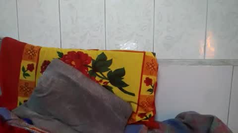 Snapshot of indiancouple98 chatting on February 3, 6:24 pm indiancouple98 online show from February 3, 6:24 pm