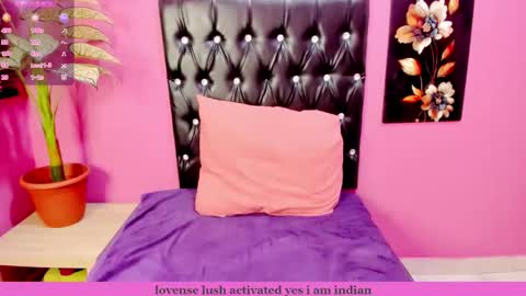 Snapshot of indianflame chatting on April 22, 7:33 am PARADISEQUEEN online show from April 22, 7:33 am