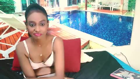 Leah online show from December 2, 7:47 am