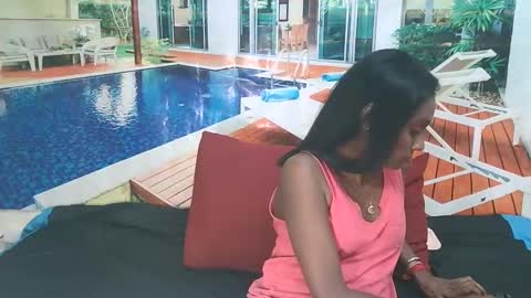 Leah online show from December 4, 4:43 am
