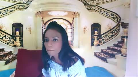 Leah online show from December 10, 4:06 pm