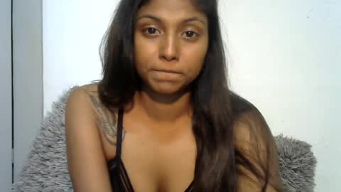 indianqtpie6 online show from June 15, 6:43 pm