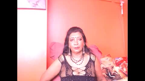 Snapshot of indiansarika65 chatting on February 19, 4:08 am indiansarika65 online show from February 19, 4:08 am