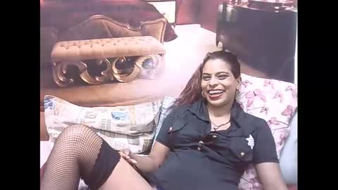 indiansexyass4u2luv online show from January 15, 12:41 am