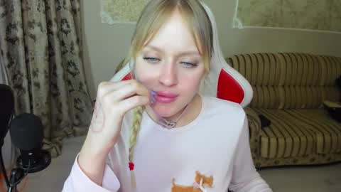 Indy Kally online show from December 4, 8:18 pm