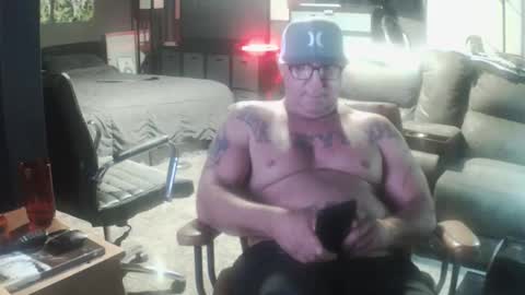 Snapshot of init2dentit chatting on March 11, 7:58 am init2dentit online show from March 11, 7:58 am