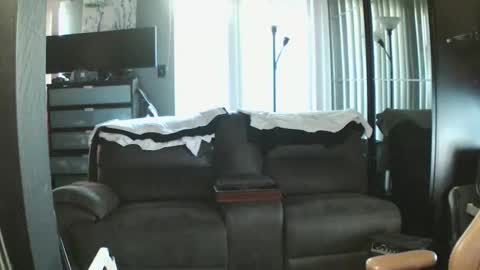 Snapshot of init2dentit chatting on March 25, 2:17 am init2dentit online show from March 25, 2:17 am