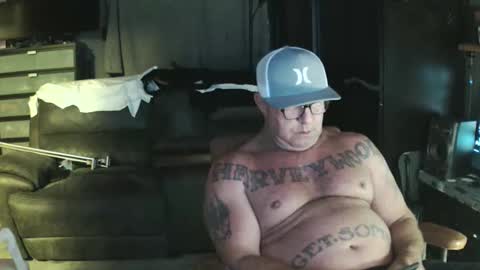 Snapshot of init2dentit chatting on March 26, 8:20 am init2dentit online show from March 26, 8:20 am