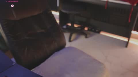 Snapshot of inkbodyy chatting on November 12, 8:19 pm Dayana online show from November 12, 8:19 pm