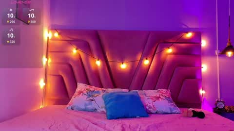 innocenthazel online show from October 28, 2:37 am