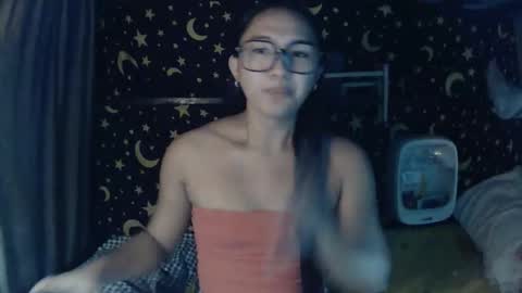 Snapshot of insulting_whoreifica chatting on November 7, 8:25 am MAXINE online show from November 7, 8:25 am