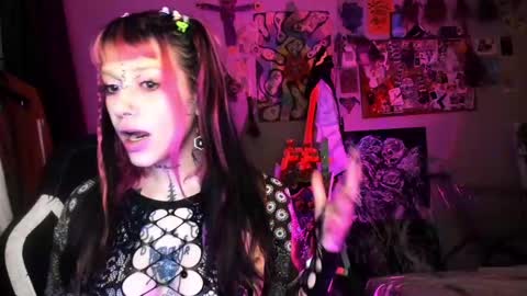 Insunnity666 online show from April 27, 8:40 pm