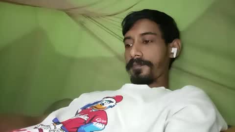 interne8famous online show from November 5, 9:20 am