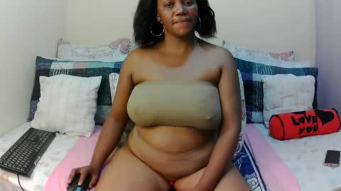 Snapshot of intimacysexy chatting on May 3, 7:14 am boniswa caroline online show from May 3, 7:14 am