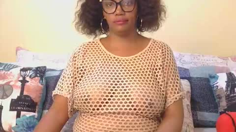 Snapshot of intimacysexy chatting on May 6, 5:25 am boniswa caroline online show from May 6, 5:25 am