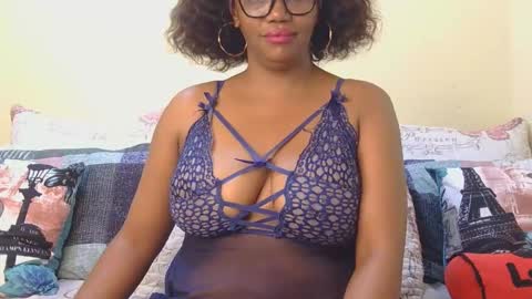 Snapshot of intimacysexy chatting on May 8, 2:06 am boniswa caroline online show from May 8, 2:06 am