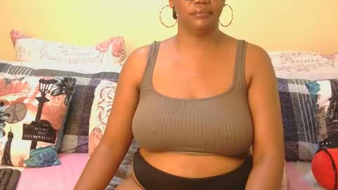Snapshot of intimacysexy chatting on May 13, 4:10 am boniswa caroline online show from May 13, 4:10 am