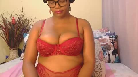 Snapshot of intimacysexy chatting on May 25, 6:08 am boniswa caroline online show from May 25, 6:08 am
