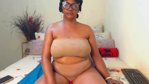 Snapshot of intimacysexy chatting on July 5, 7:32 pm boniswa caroline online show from July 5, 7:32 pm