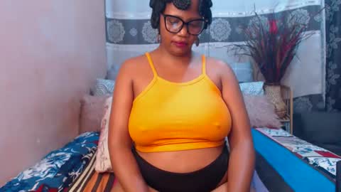 Snapshot of intimacysexy chatting on July 18, 6:23 pm boniswa caroline online show from July 18, 6:23 pm