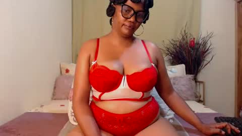Snapshot of intimacysexy chatting on July 22, 10:01 pm boniswa caroline online show from July 22, 10:01 pm