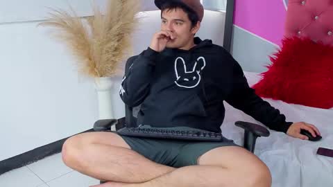 Snapshot of invincible200 chatting on September 24, 2:09 pm invincible200 online show from September 24, 2:09 pm