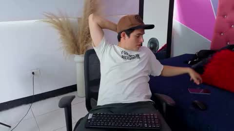 Snapshot of invincible200 chatting on September 29, 3:17 pm invincible200 online show from September 29, 3:17 pm