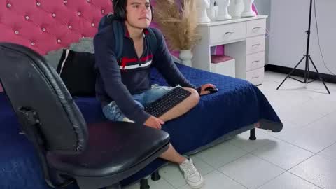 Snapshot of invincible200 chatting on October 5, 2:04 pm invincible200 online show from October 5, 2:04 pm