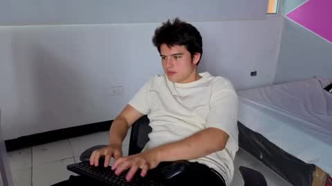 Snapshot of invincible200 chatting on October 10, 3:00 pm invincible200 online show from October 10, 3:00 pm