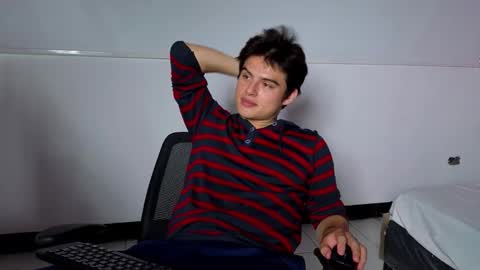 Snapshot of invincible200 chatting on October 12, 2:49 pm invincible200 online show from October 12, 2:49 pm