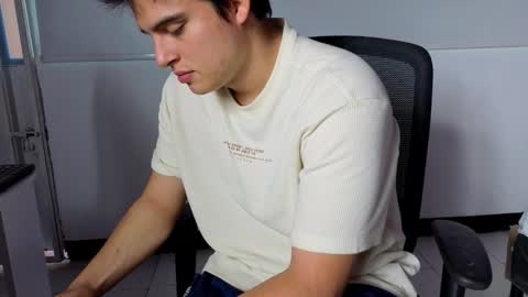 Snapshot of invincible200 chatting on October 13, 1:33 pm invincible200 online show from October 13, 1:33 pm