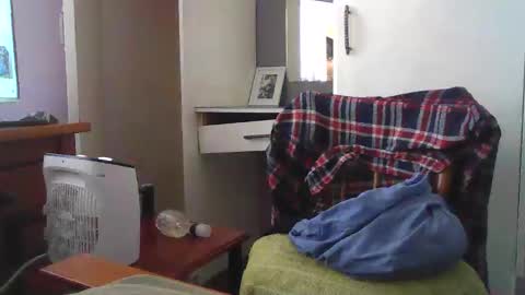 Snapshot of inxs2much chatting on October 18, 4:37 am inxs2much online show from October 18, 4:37 am