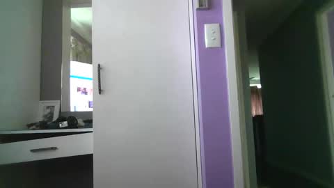 Snapshot of inxs2much chatting on November 9, 3:16 am inxs2much online show from November 9, 3:16 am